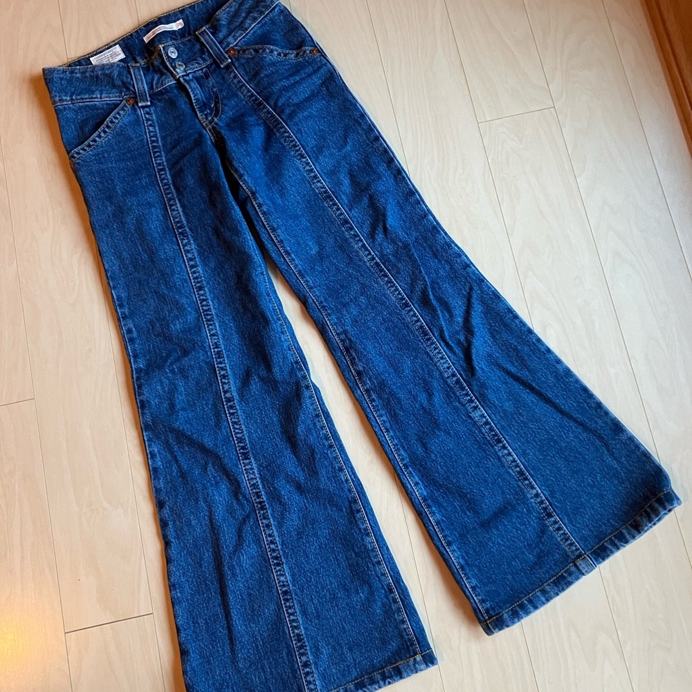 LEVI’s “Naughties Bell” Women's Hip Hugger Bell Bottom Jeans
